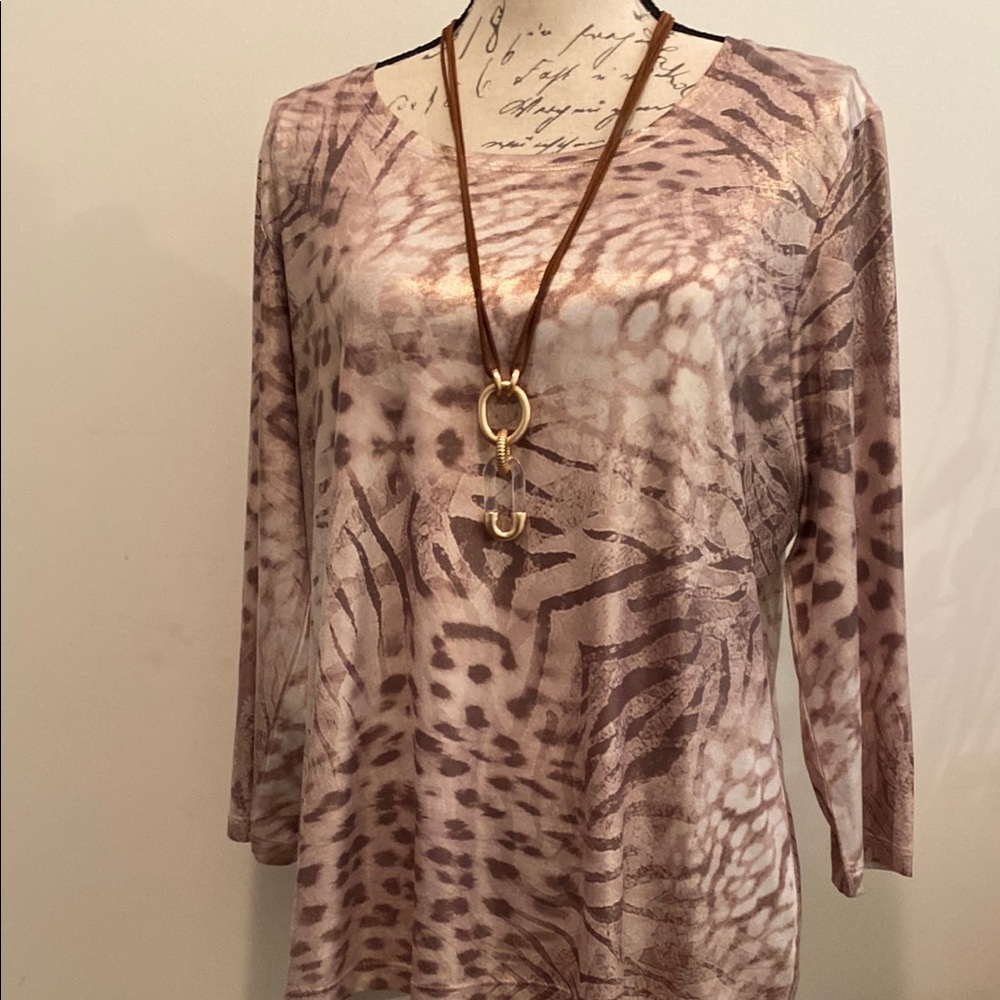 Chico's Zenergy Animal print Graphic Tunic with 3/4 Sleeves Chico’s size 2
